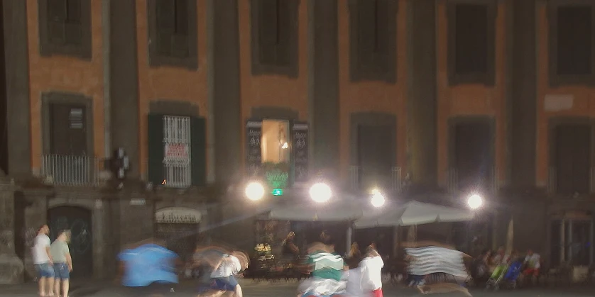 开球前六十分钟、终场后三十分钟：比赛日的时间表决定了内容节奏·场内视角·即时数据